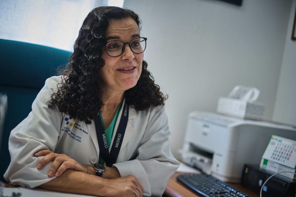 Reportaje sobre la situación en el hospital durante el Covid-19 La Candelaria Mascarillas coronavirus sanitarios test UCI UVI  | 24/04/2020 | Fotógrafo: Andrés Gutiérrez Taberne