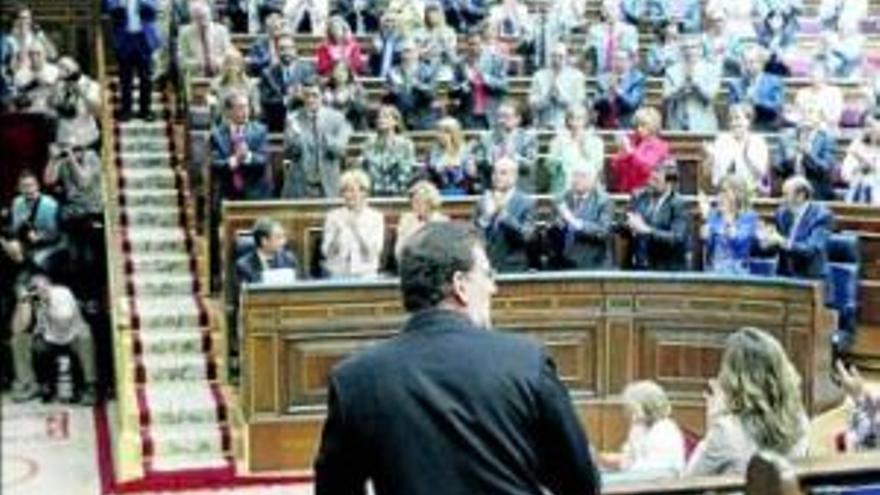 Zapatero reta a Rajoy a plantear una moción de censura