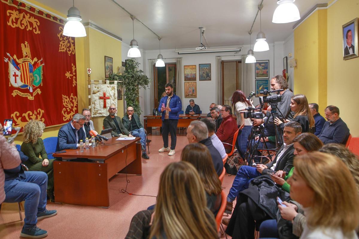 Orihuela ya tiene nueva Armengola: la contrabandista Pilar Hernández Gutiérrez. Un momento del anuncio en la Casa del Festero