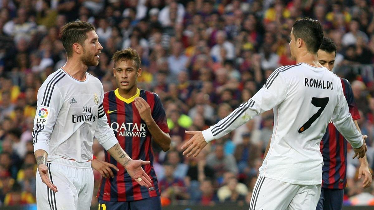 Ramos, Neymar y Cristiano, en un clásico en el Camp Nou.