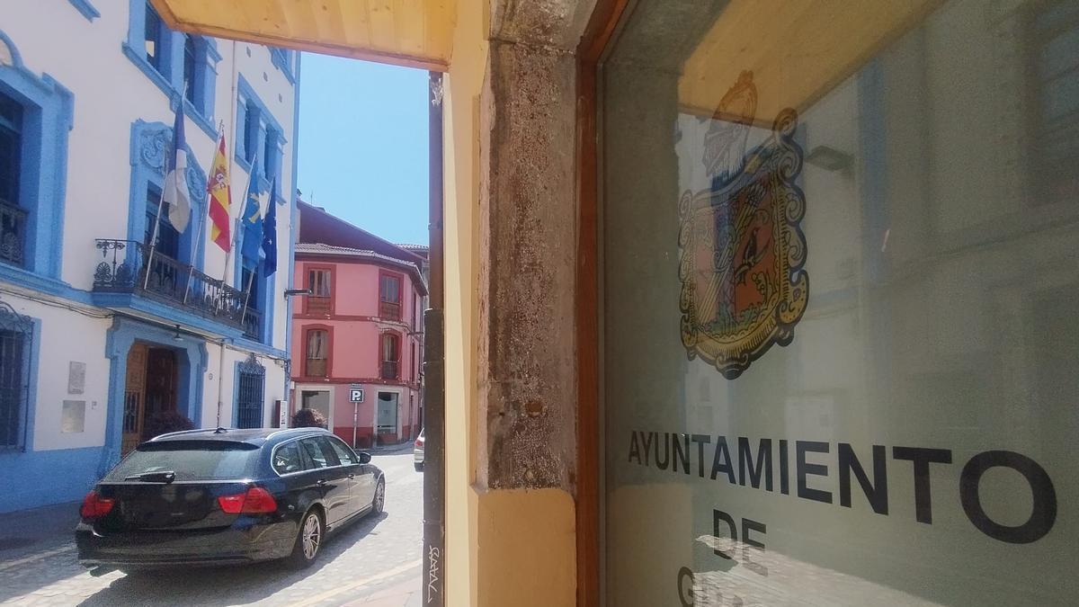 Vista del Ayuntamiento de Grado desde el edificio del nuevo Archivo Municipal.