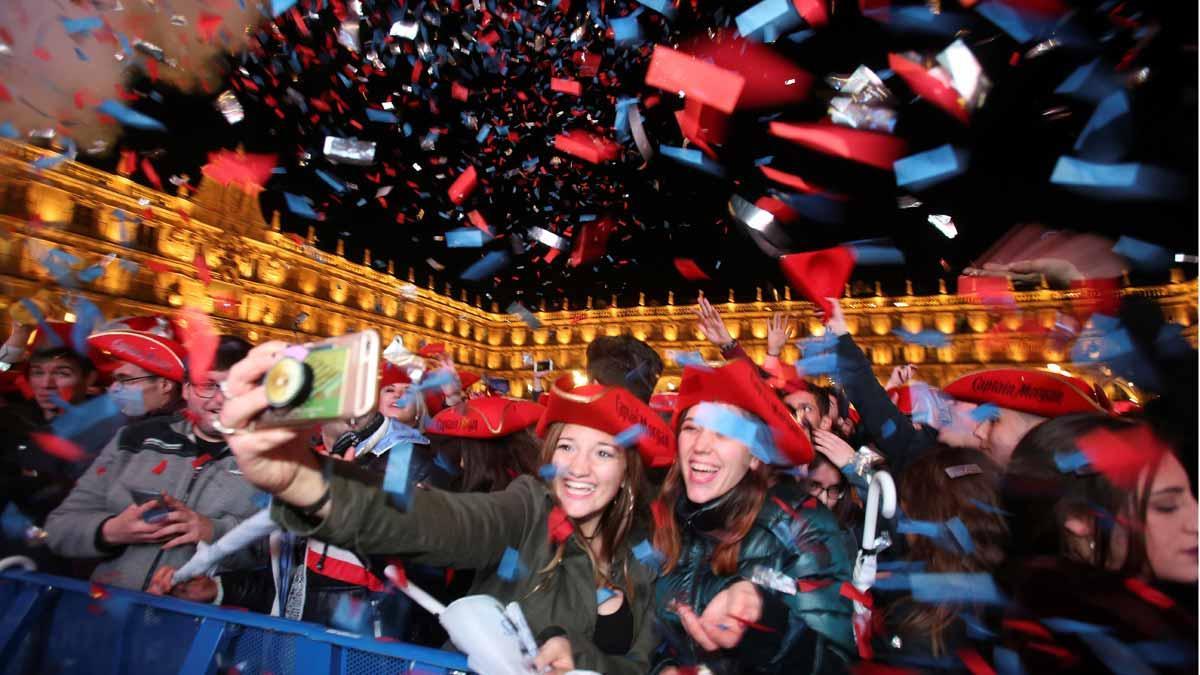 Más de 20.000 estudiantes adelantan la Nochevieja en Salamanca