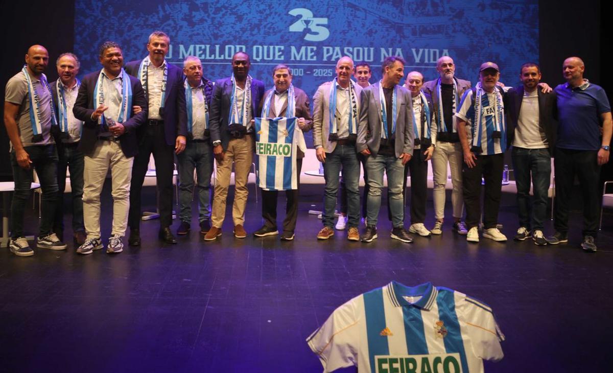 El Ágora, a reventar para el acto por los 25 años del título de Liga del Deportivo. | Iago López