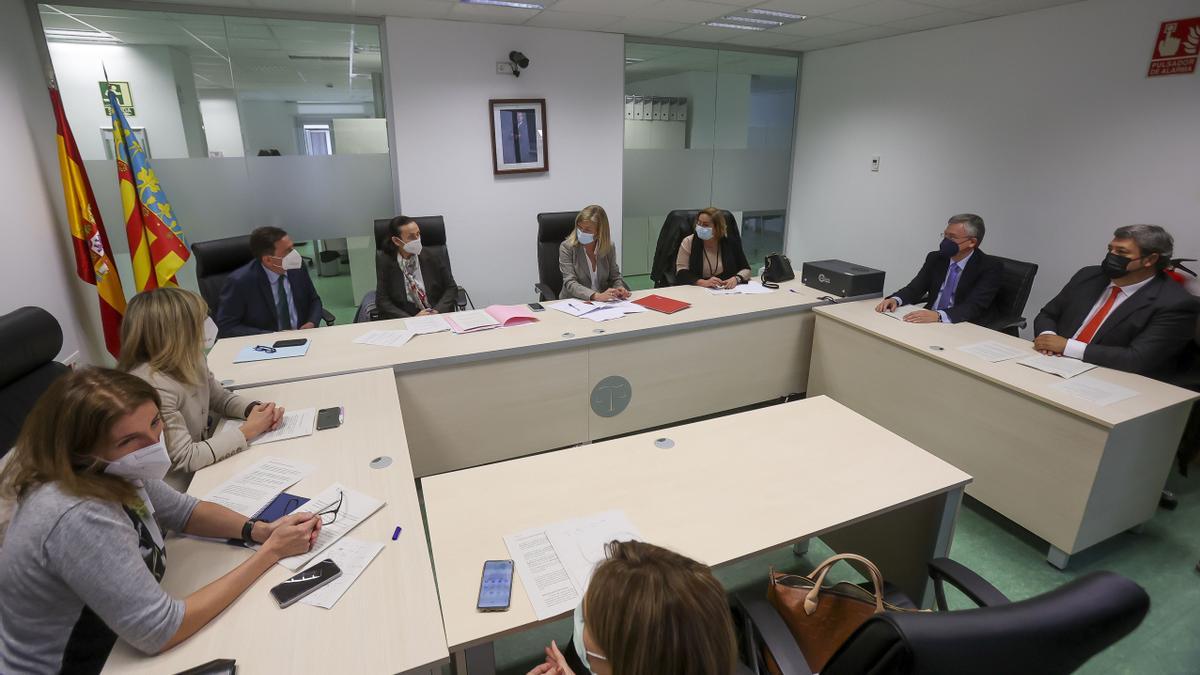 Imagen de la reunión donde se analizó el plan para especializar juzgados en malos tratos.