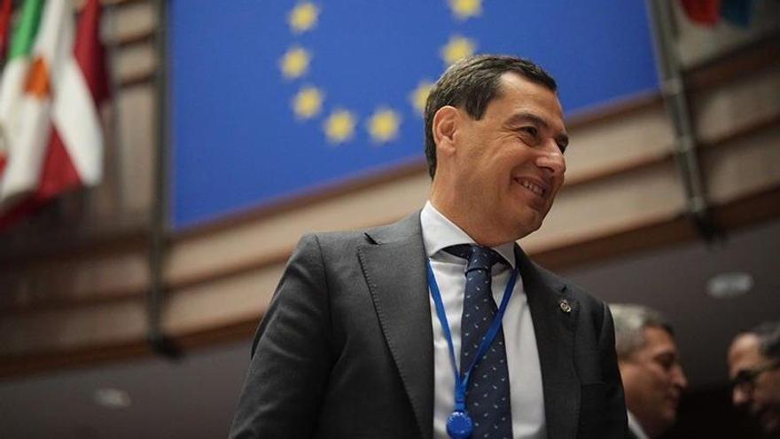 Juanma Moreno carga desde Bruselas contra la política exterior española en plena crisis con EEUU: "España está aislada"