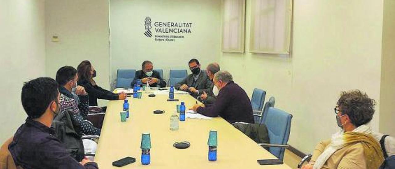 Reunión matenida entre el gobierno d Massanassa y los responsables del Pla Edificant. | A.M.