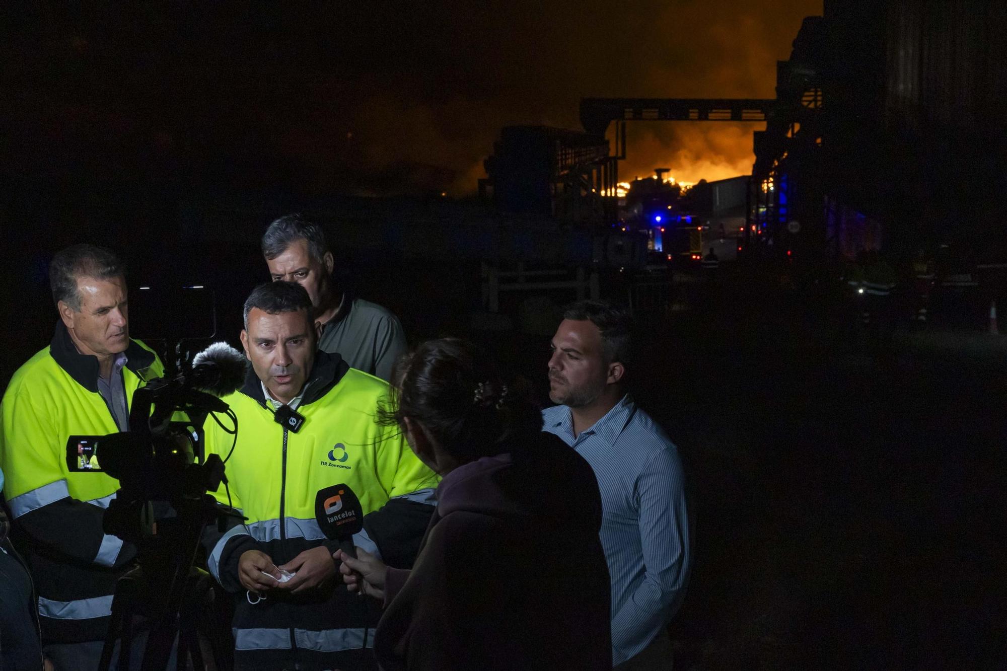 El incendio en el vertedero de Zonzamas (Lanzarote), en imágenes