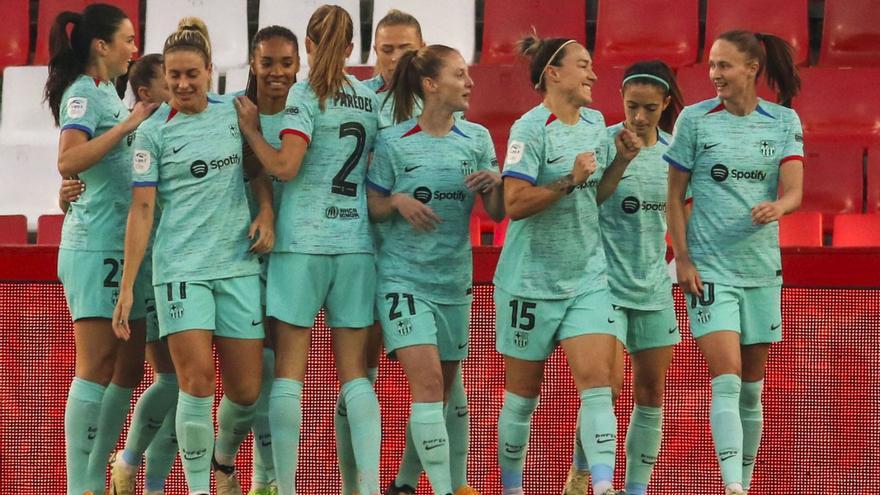 Las jugadoras del Barcelona femenino celebran uno de los goles en Granada. |  // EFE