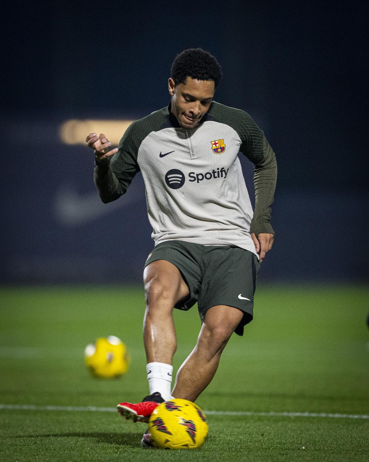 ¡Vitor Roque ya es uno más! Las mejores imágenes de su primer entrenamiento ¡Vitor Roque ya es uno más! Las mejores imágenes de su primer entrenamiento