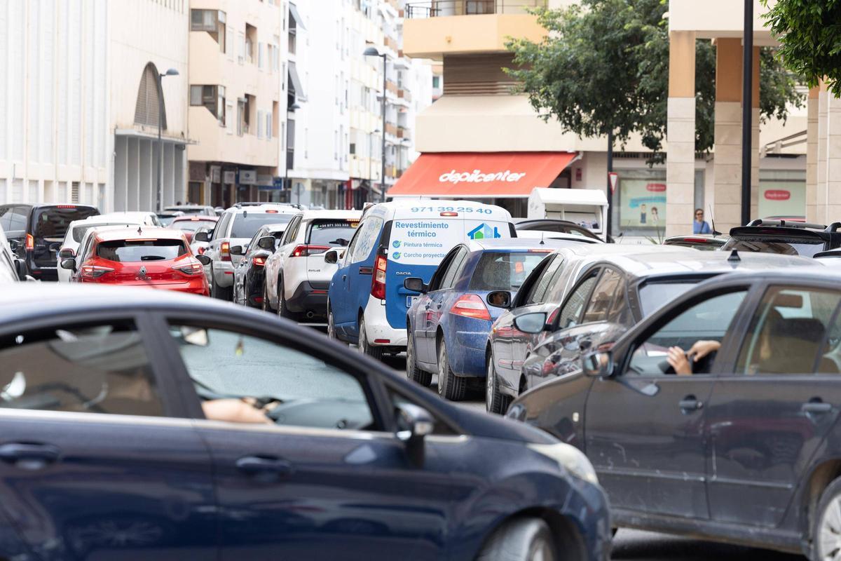 Coches en una calle de Vila.