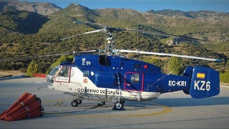 Un helicóptero para combatir los incendios más virulentos: resiste los 35 grados, vuela a 300 kilómetros por hora y transporta 2.500 litros de agua
