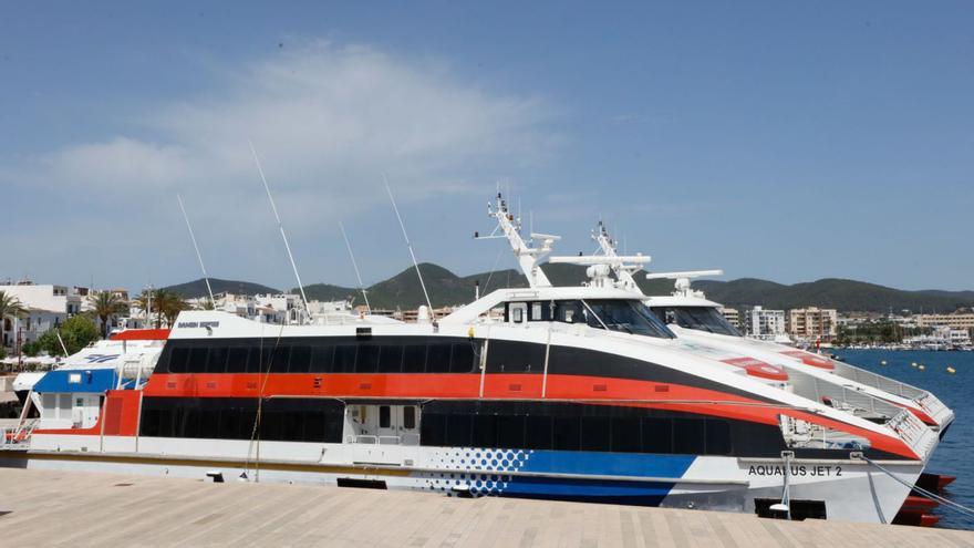Transporte en Ibiza: Aquabús entrega ahora los papeles para regularizar los ferris traídos desde Filipinas