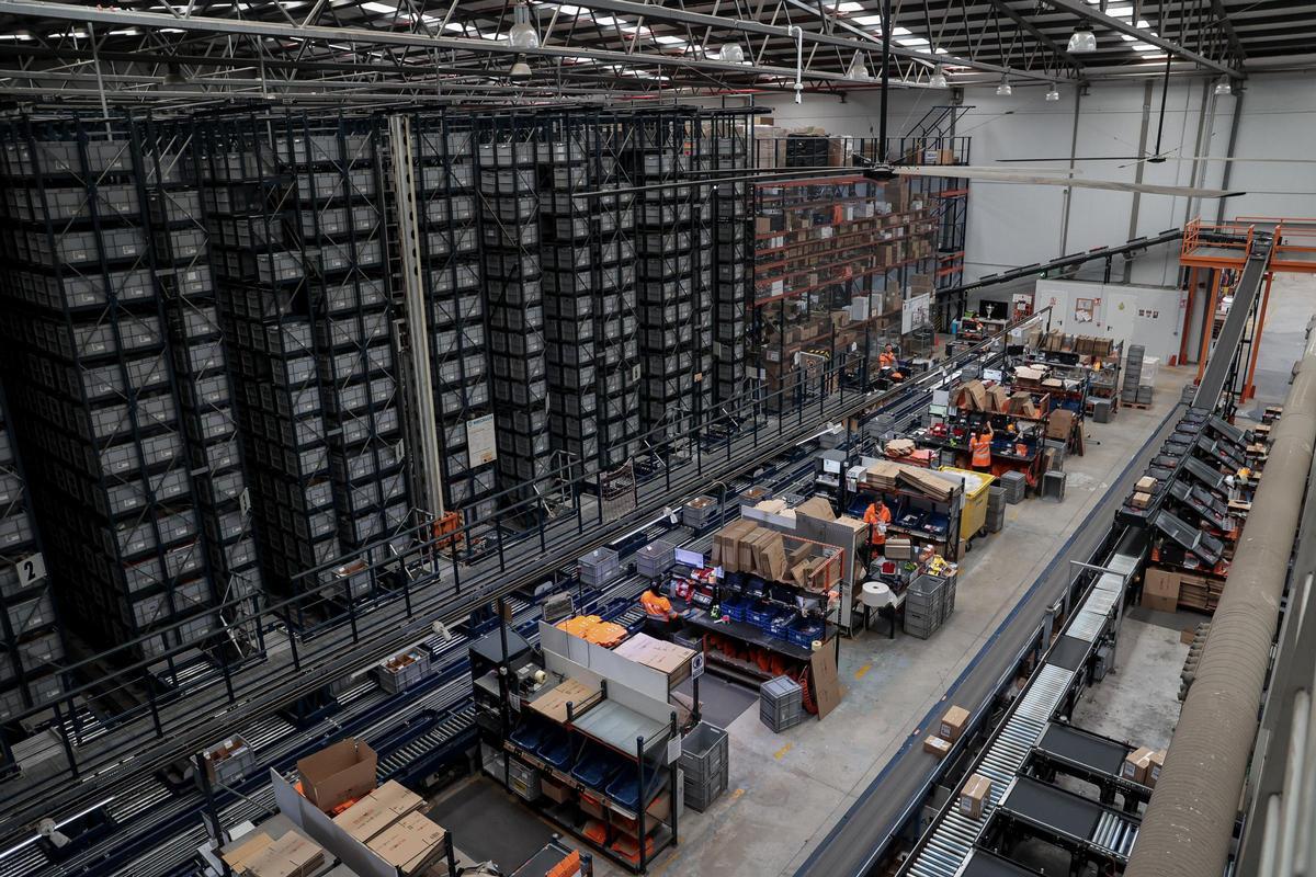 Una de las naves logísticas de Blinker en Alicante, desde donde distribuye sus productos.