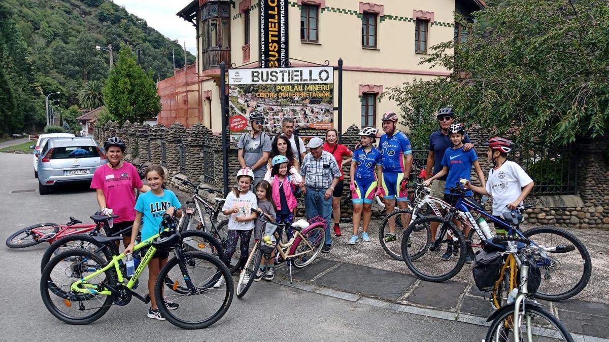 Participantes en la marcha ciclista.