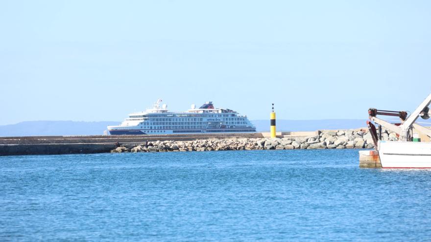 Primers creueristes al port de Roses