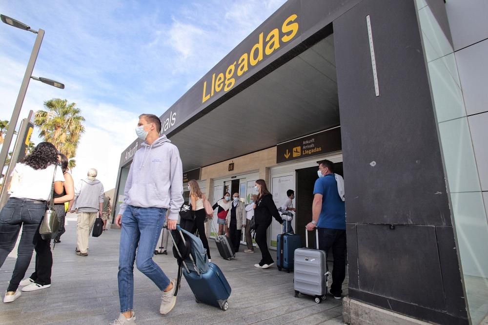 Llegada de turistas procedentes de Alemania a Tenerife Sur.