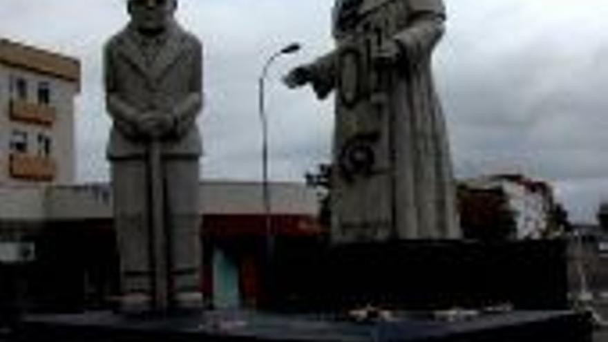 Robada una de las estatuas del trío escultórico dedicado al asilo