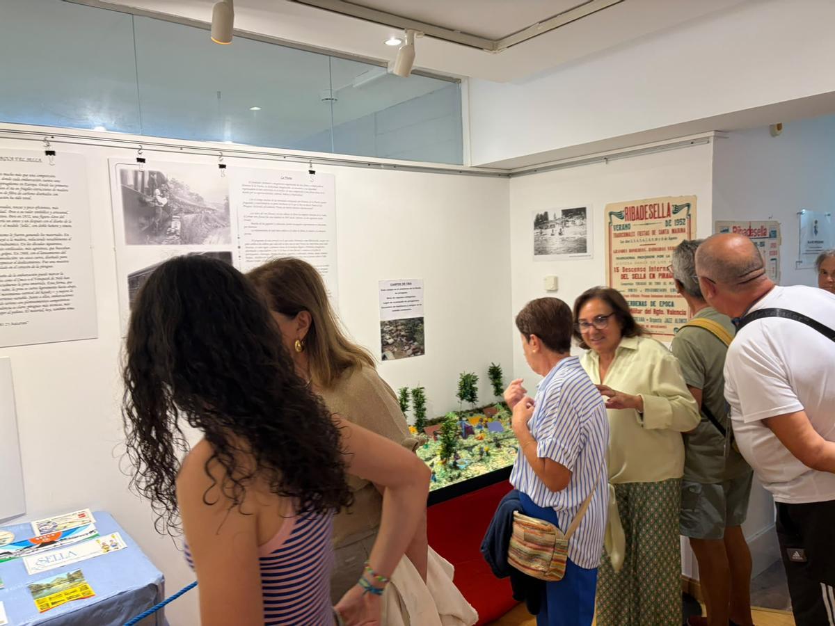 Exposición "Recuerdos" de la Sociedad Etnográfica de Ribadesella