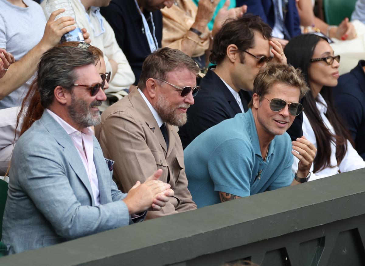 El director de cine Guy Ritchie, el actor Brad Pitt y el productor cinematográfico Jeremy Kleiner.