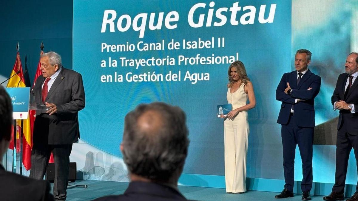 Roque Gistau, este viernes tras concederle el Premio Canal de Isabel II a la Trayectoria Profesional en la Gestión del Agua.