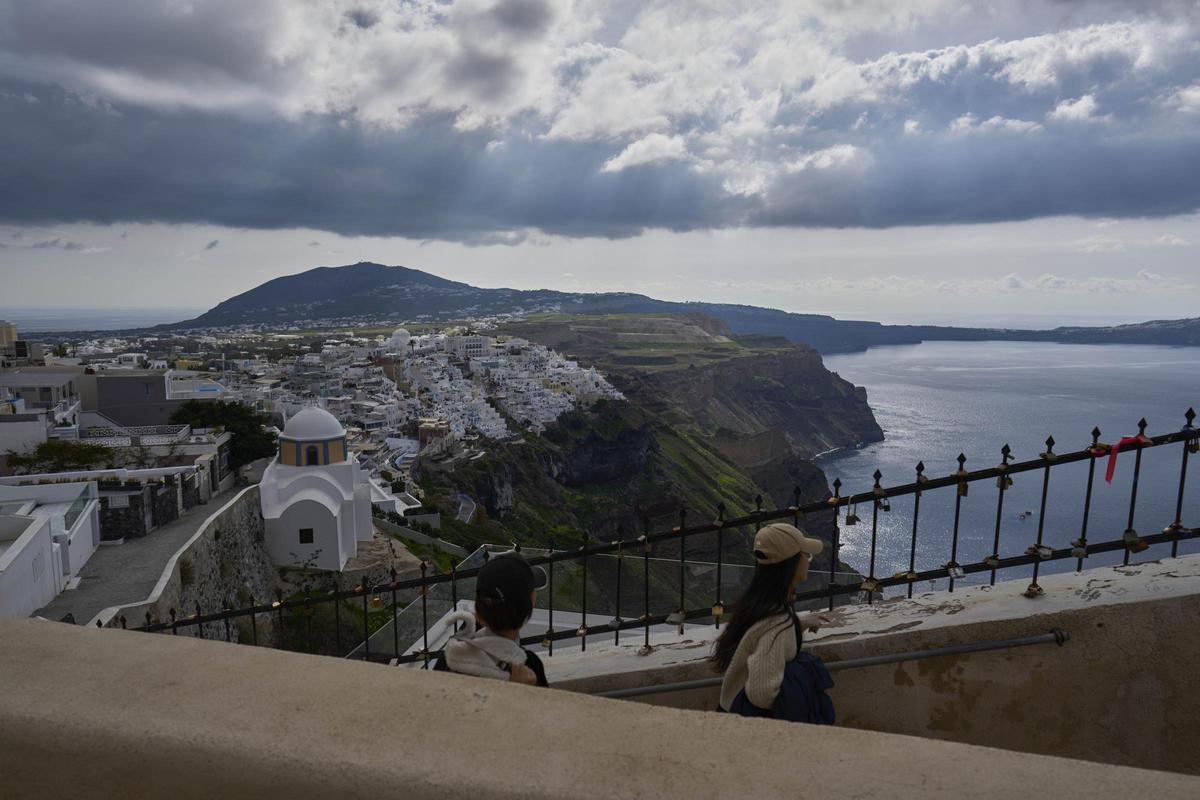 Grecia se prepara ante el temor a un gran terremoto. Santorini ha sufrido 200 sismos en tres días y han desplegado los equipos de emergencia y suspendido las clases