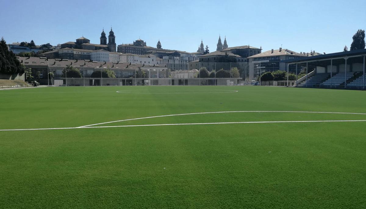 Campo de fútbol do complexo deportivo de Santa Isabel