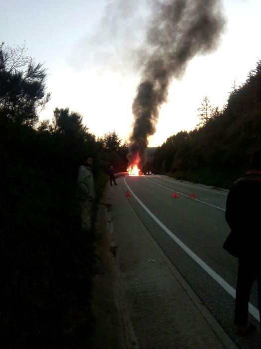 Incendi d'un vehicle a Sant Hilari Sacalm