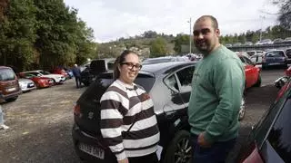 Los pacientes del hospital de Cabueñes dan su diagnóstico sobre el nuevo parking: arranca con baches y sin señales, y se necesita "perfeccionar"