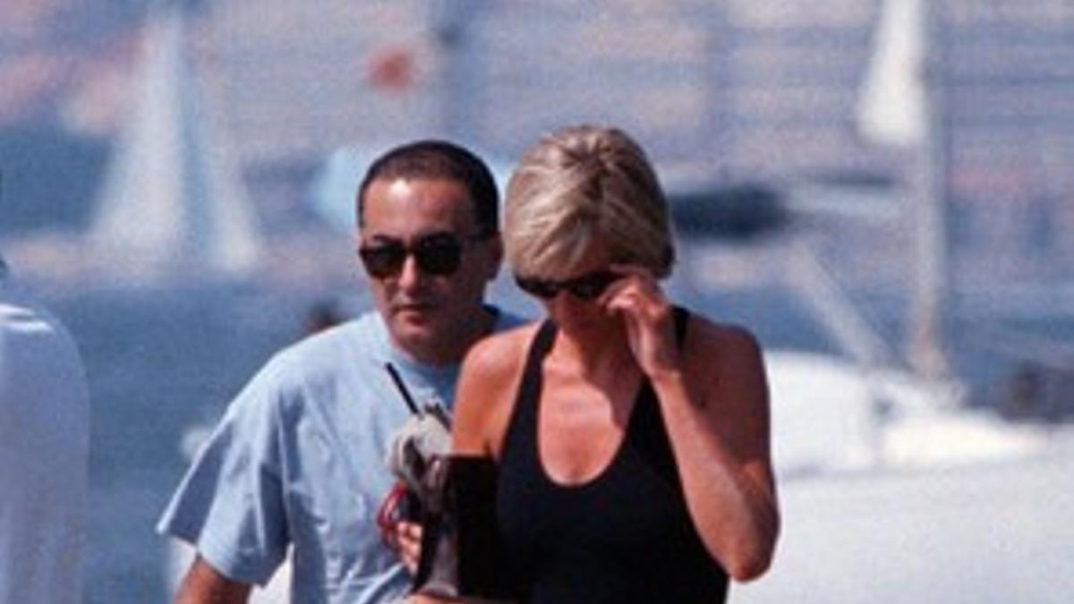 Diana y Dodi Al Fayed, en agosto de 1997, en Saint Tropez, poco antes de su muerte.