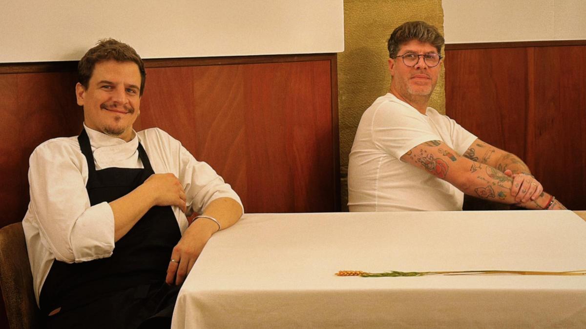 Los cocineros Nicola Baron y Paulo Airaudo, en el restaurante Ibai.