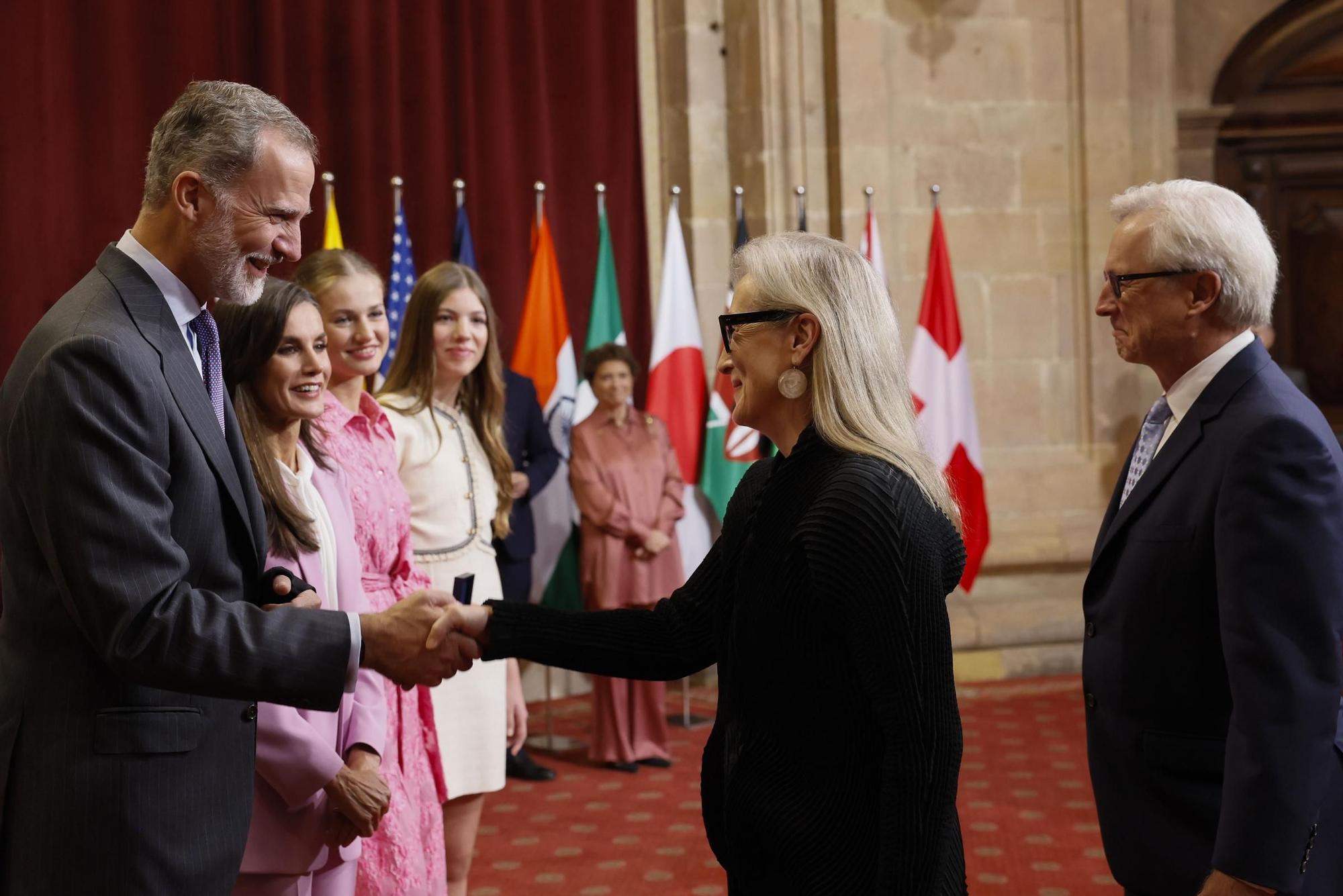 EN IMÁGENES: Personalidades, políticos y premiados se dan cita en el hotel de la Reconquista antes de la ceremonia de entrega de los Premios "Princesa"