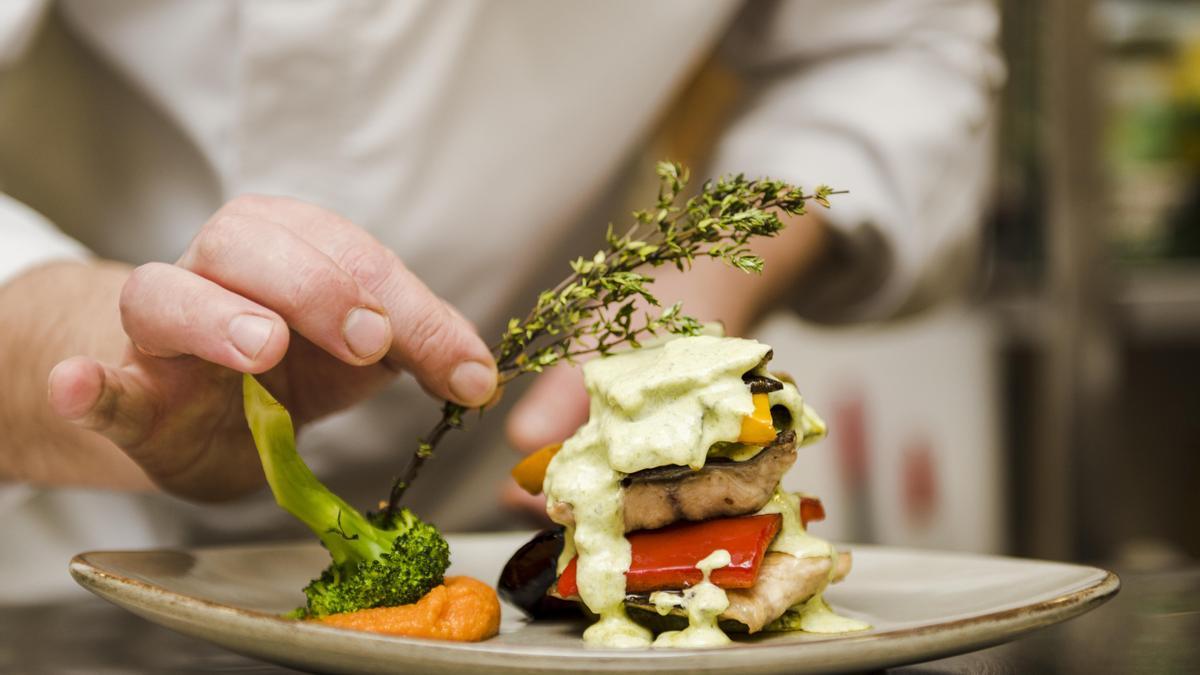 El curso «Ciencia aplicada a la práctica culinaria» tiene como objetivo mejorar y perfeccionar las habilidades del alumnado.