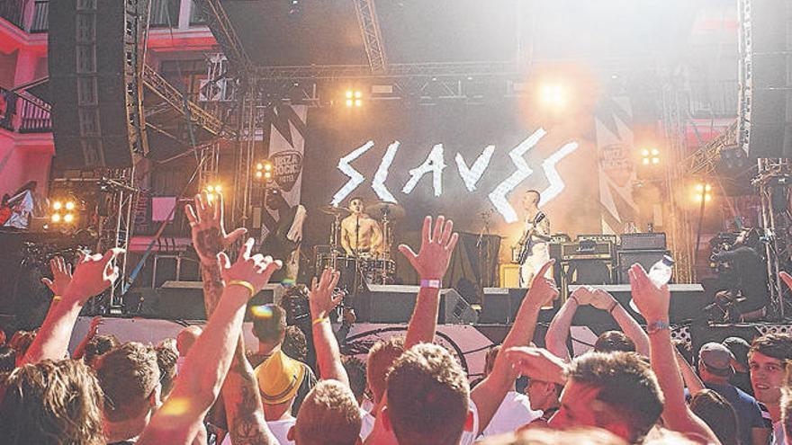 Slaves, En Su Visita A Ibiza Rocks.