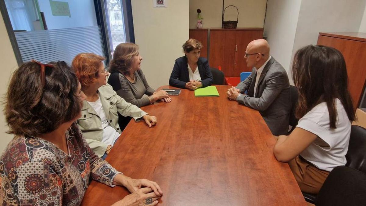 Imagen de la reunión que mantuvieron con Rafael Yanes. | | E.D.