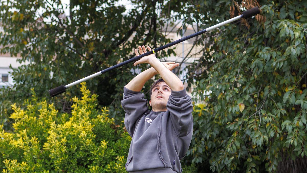 Jan Bartomeu, estudiant de circ: «La gent et tracta com si només fessis de pallasso»