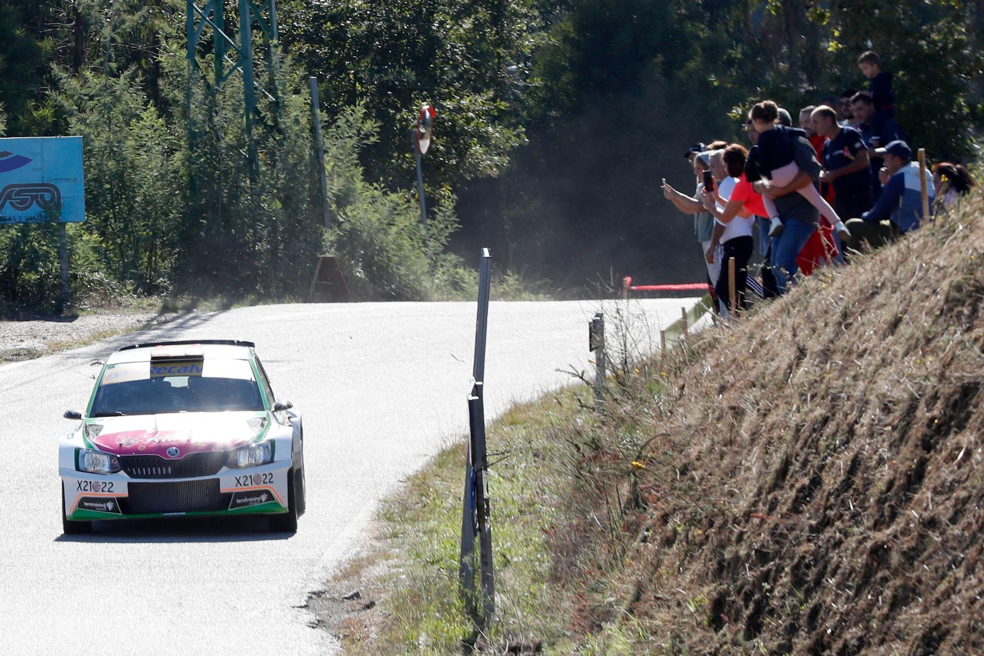 Víctor Senra arrasa en el Rallye Rías Baixas