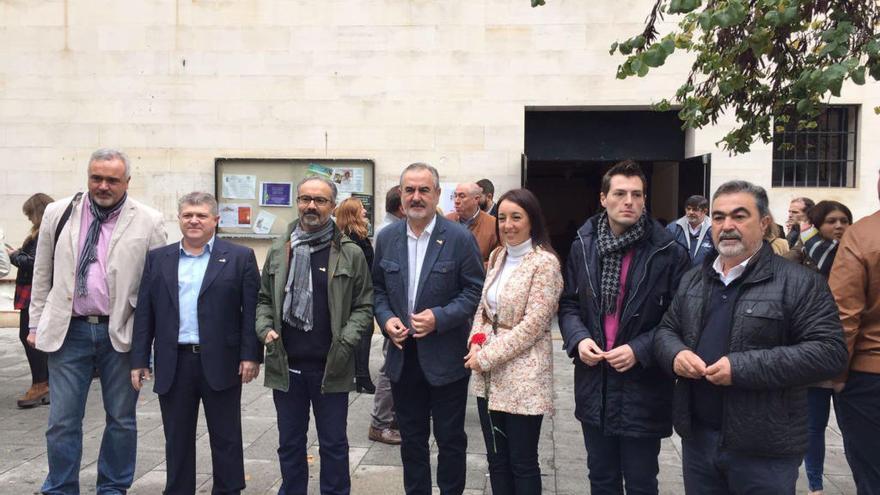 Alcaldes y portavoces de la comarca, junto al secretario General de los Socialistas, González Tovar