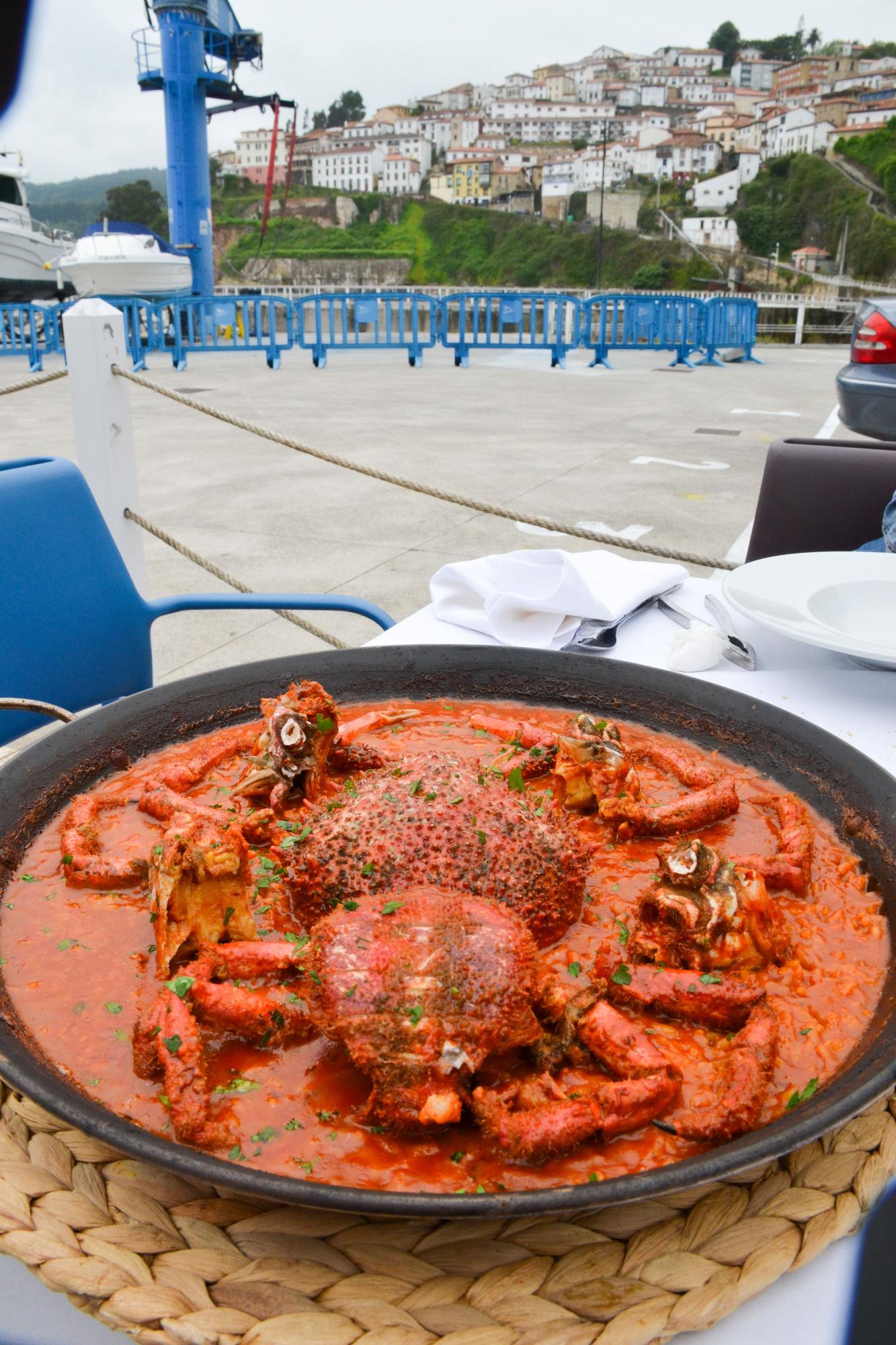 Arroz con centollo, uno de los platos estrella del restaurante La Rula, que abre sus puertas en pleno centro de la zona portuoria.