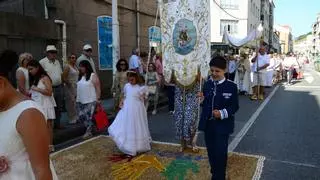 El arte efímero del Corpus conquista calles y asfalto de Bueu con más 50 de alfombras