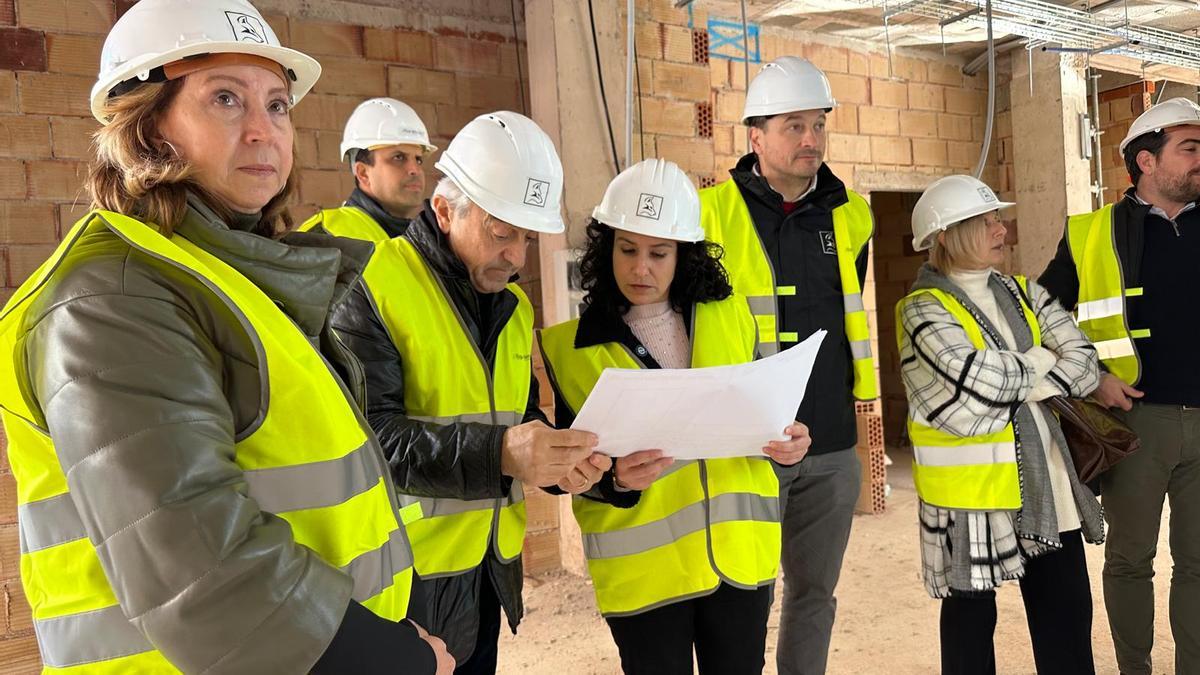 Un momento de la visita de la consellera Albalat a la residencia de mayores de la calle Onda de Castelló.