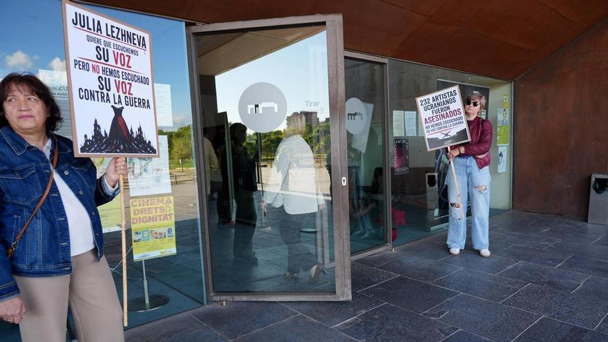 Concentración de ucranianos contra una soprano rusa en Castelló