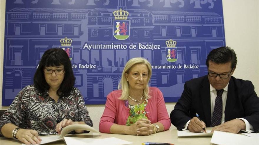 300 familias de Badajoz tendrán becas de la Caixa para material escolar