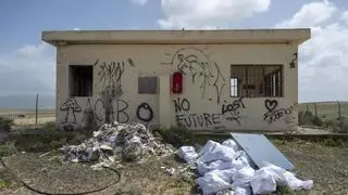 El polvorín abandonado en El Jable en Lanzarote: fiestas, basura y peligro para las aves