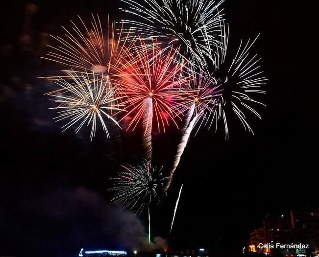 Espectáculo de fuegos artificiales tras el entierro de la sardina