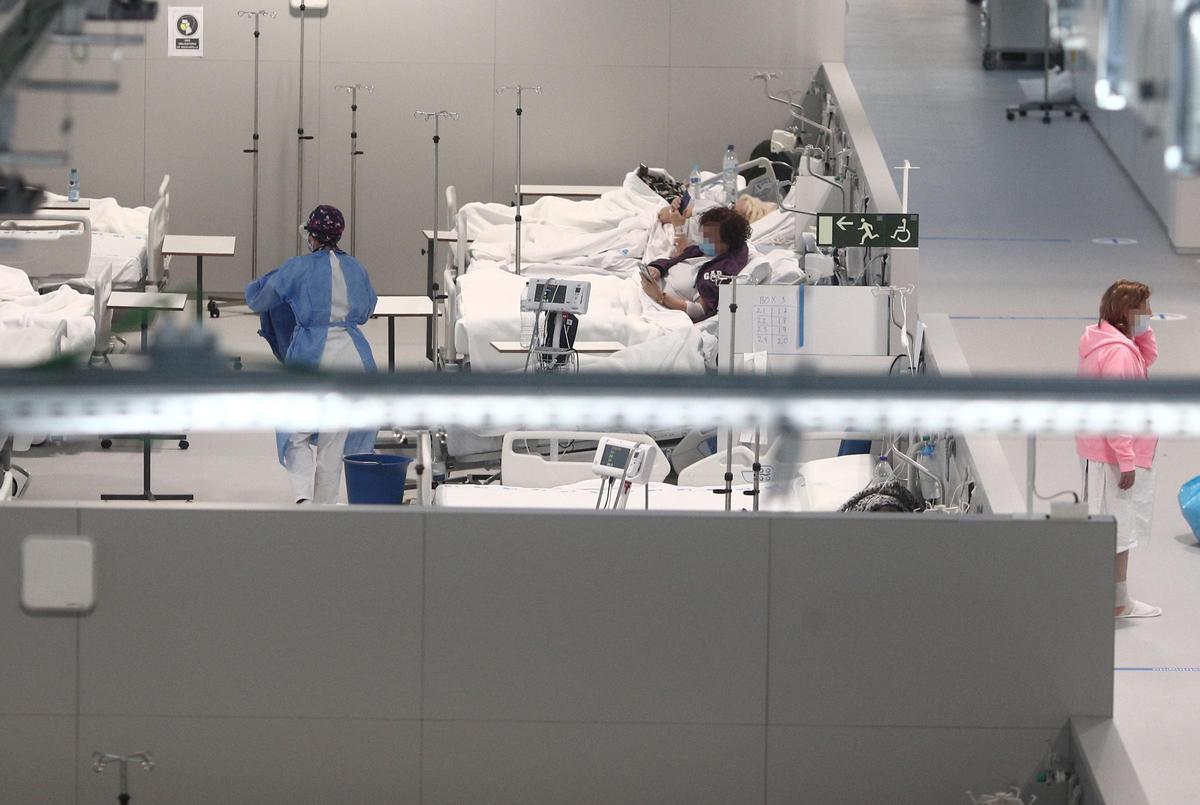 Pacientes ingresados por coronavirus en el Hospital Isabel Zendal de Madrid.