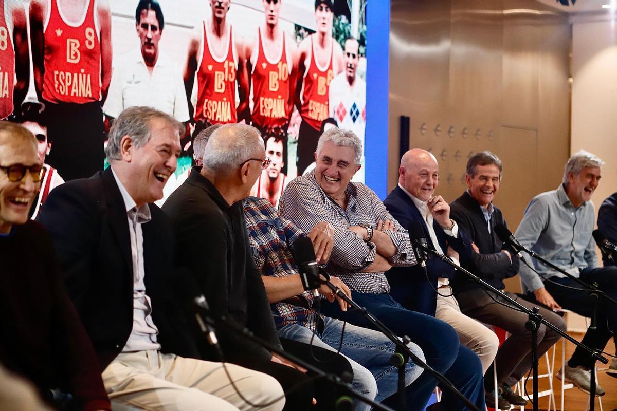 EN IMÁGENES | Los protagonistas de la histórica plata de baloncesto de Los Ángeles 84 rememoran la gesta en Zaragoza