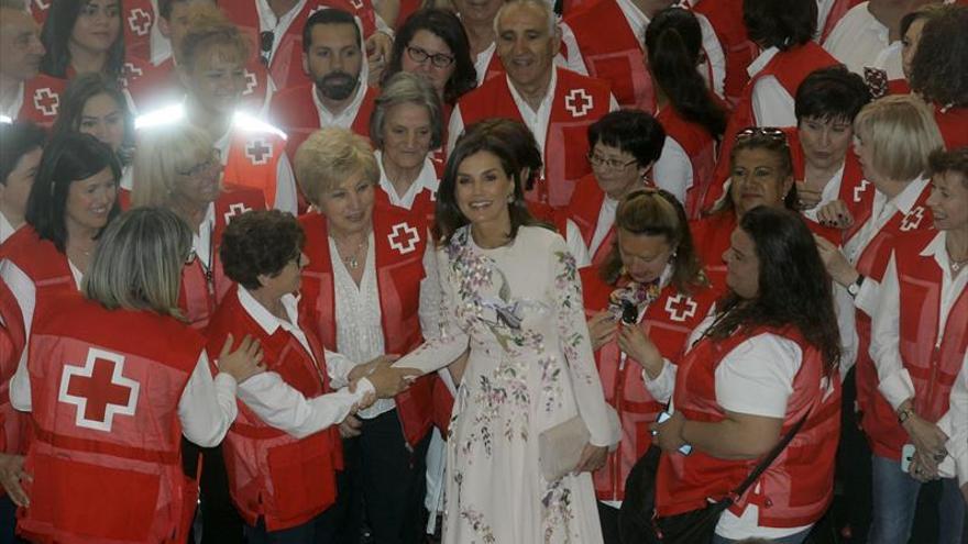 La Reina entrega las medallas de oro de la Cruz Roja en Zaragoza