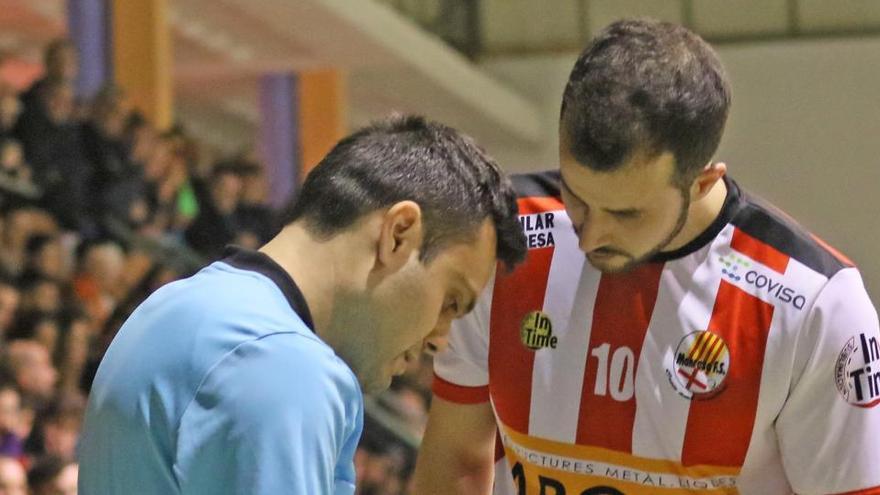 Asis, de cara amb el número 10, durant l&#039;últim partit de Copa a la pista de l&#039;Athletic Vilatorrada