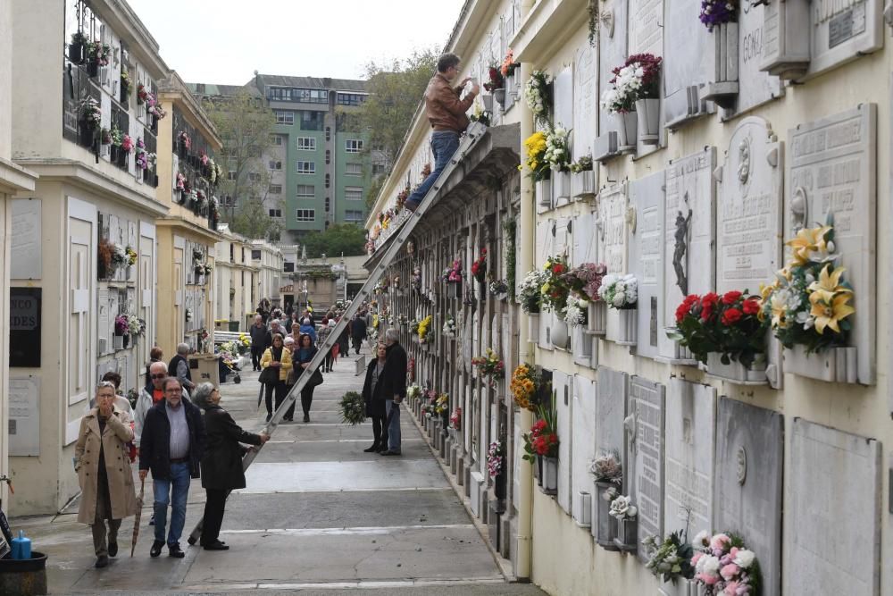 Ofrenda floral en San Amaro por el Día Difuntos