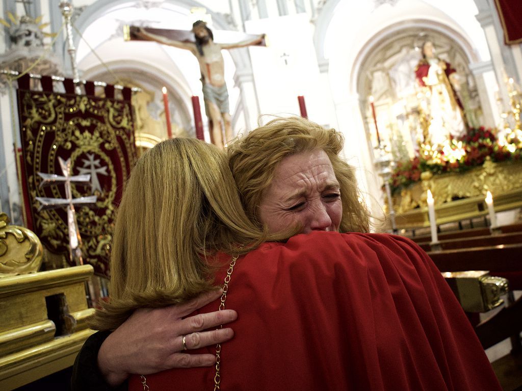 La Cofradía de la Salud vive su fe en el interior de San Juan de Dios de Murcia.